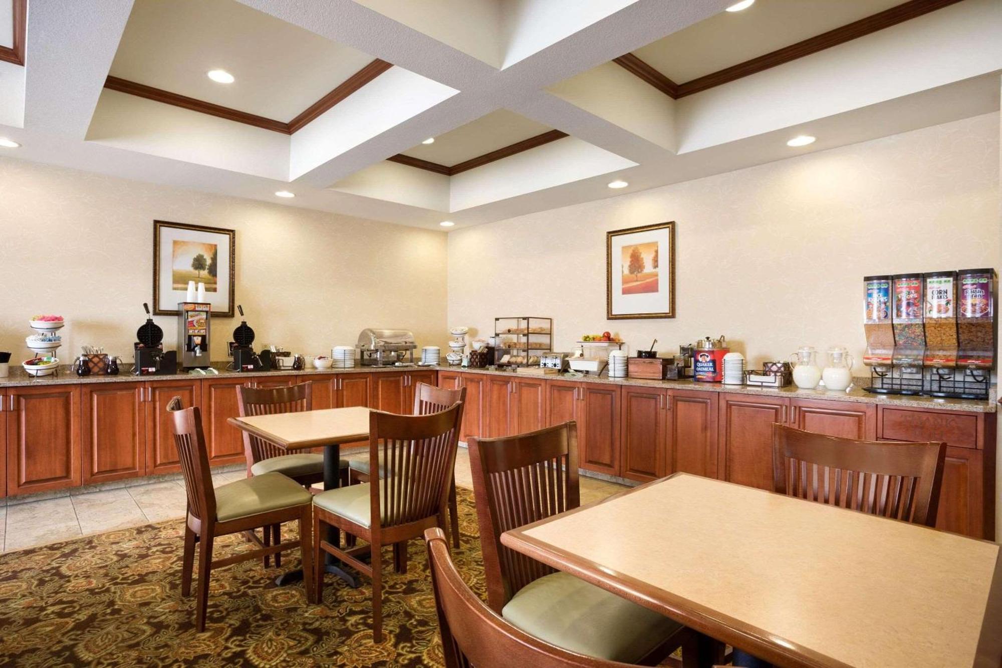 Country Inn & Suites By Radisson, Washington At Meadowlands, Pa Exterior foto
